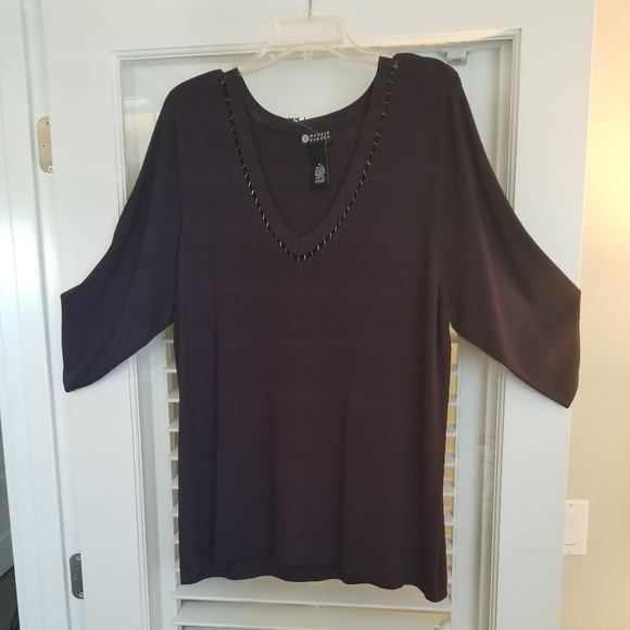 Maggie Barnes 1x Vneck Light Ribbed Sweater